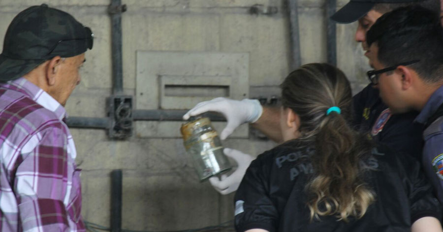 7 fetos são encontrados dentro de depósito abandonado em Manaus