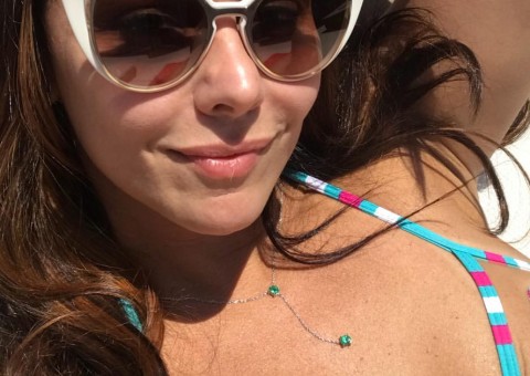 Viviane Araújo arrasa corações com foto de biquíni: 'mulher espetáculo'