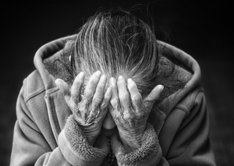 Com prazo acabando, milhares de idosos pobres devem perder benefício do INSS