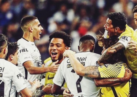 De virada, Corinthians vence Fluminense e conquista título do Campeonato Brasileiro 2017