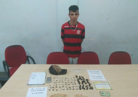 Dupla é presa em flagrante com várias trouxinhas de drogas em Manaus