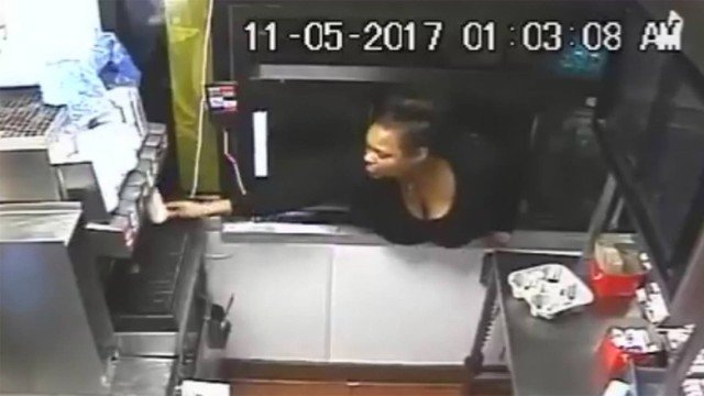Vídeo mostra mulher entrando pela janela para roubar McDonalds