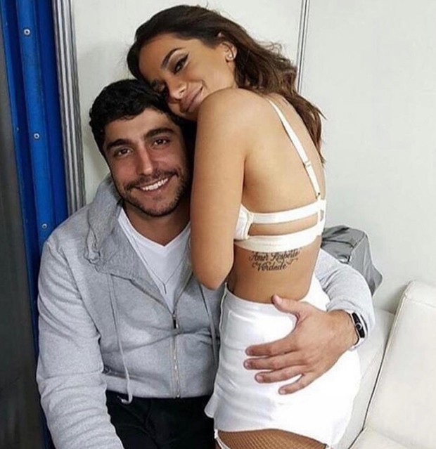 É oficial: Anitta se casa com Thiago Magalhães