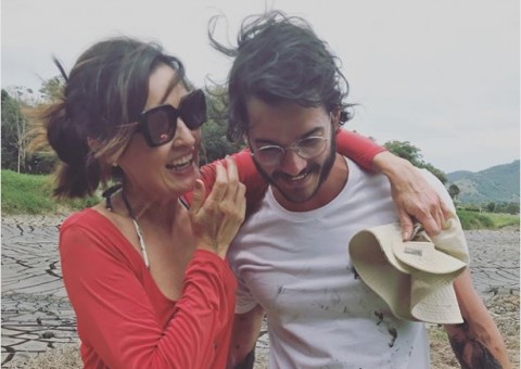 Namorado de Fátima Bernardes mostra momento de intimidade com apresentadora e se declara