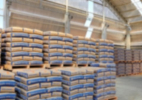 Disfarçada de clientes, dupla invade e rouba R$ 8 mil de distribuidora de cimento em Manaus