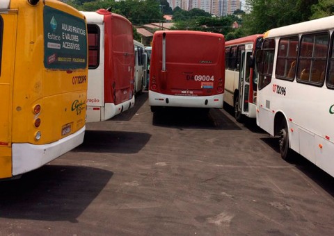 36 ônibus são apreendidos com diversas irregularidades durante operação do Detran-AM