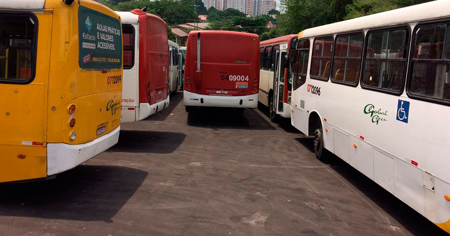 36 ônibus são apreendidos com diversas irregularidades durante operação do Detran-AM