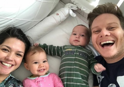 Thais Fersoza mostra momento de diversão com a família e filhos roubam a cena