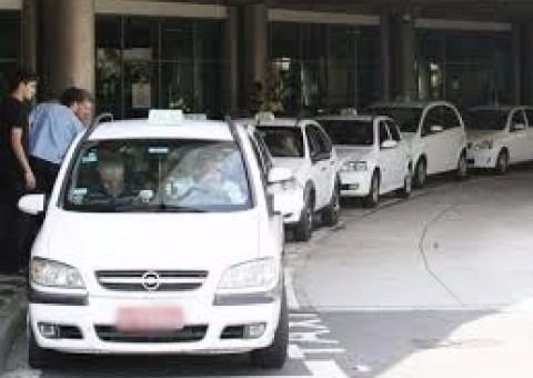 Em Manaus, taxistas desistem de cobrar bandeira 2 em dezembro