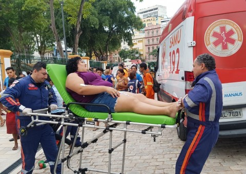 Vítima atingidas em tiroteio na Matriz deixam hospital em Manaus