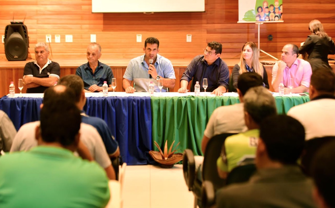  Arsam reúne prefeitos de Manacapuru, Novo Airão e Iranduba para tratar da regularização de táxis intermunicipais