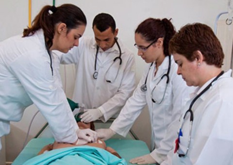 Governo vai suspender por 5 anos criação de cursos de Medicina no País