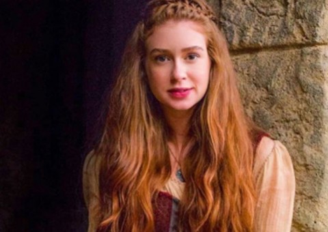 Ousada, Marina Ruy Barbosa posta foto segurando cobra e assusta internautas 'Corajosa'