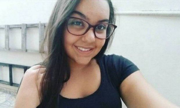 Um mês após tiroteio em escola, adolescente tenta retomar a vida