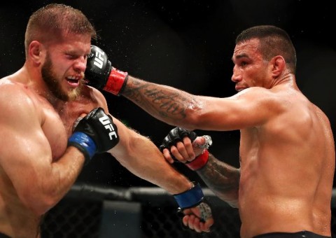 Após semana polêmica, Werdum vence polonês no UFC e pede disputa por cinturão