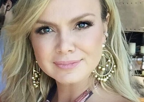  Eliana mostra rostinho da filha Manuela dando gargalhada