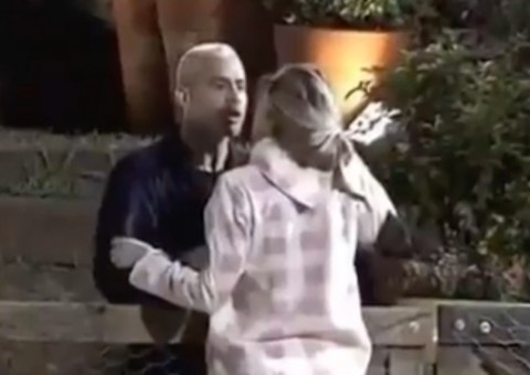 Yuri tem novo ataque de ciúmes com Monick e fica enfurecido ao ser chamado de machista