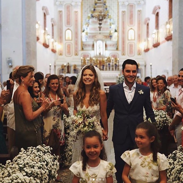 Veja fotos do casamento da atriz Milena Toscano em cenário romântico em Paraty