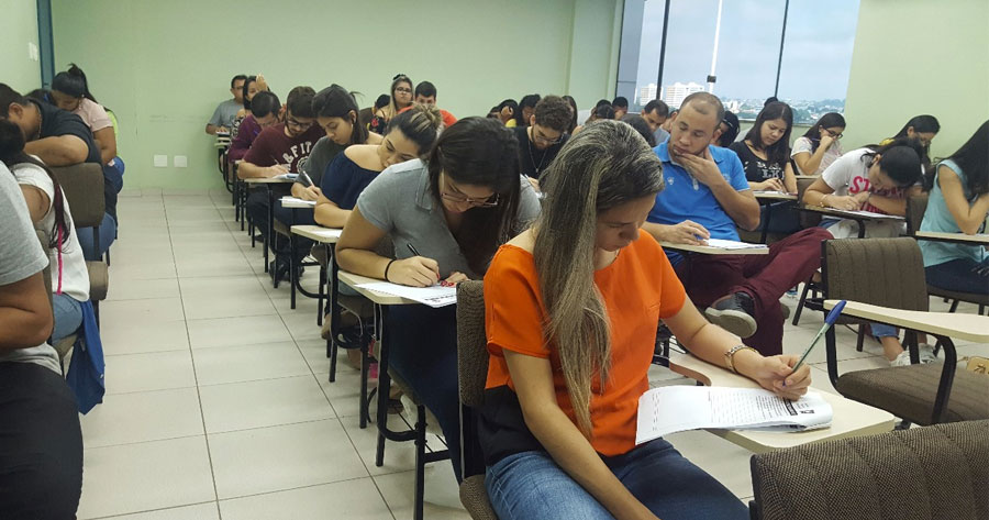 Mais de 2,6 mil estudantes fazem provas de estágio do TCE