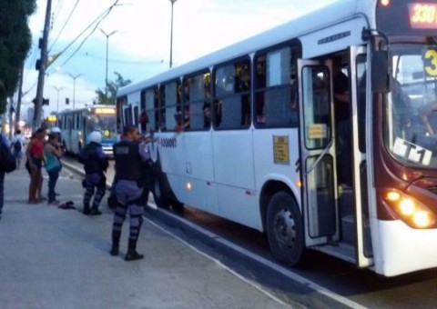 Mais de 200 pessoas foram presas em outubro por assaltos a ônibus em Manaus