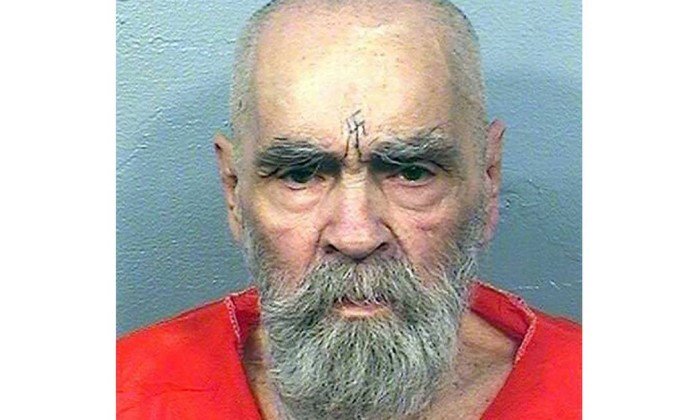 Aos 83 anos, serial killer Charles Manson morre na Califórnia 