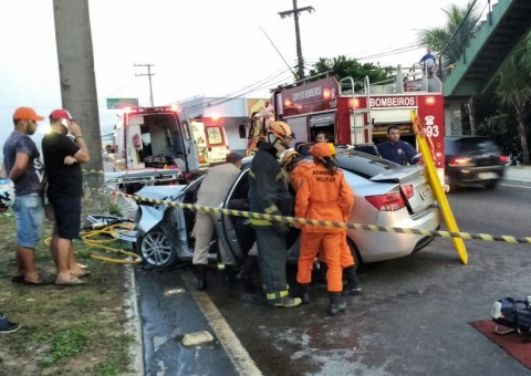 Homem fica ferido após colisão grave em avenida de Manaus