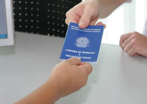 Brasil abre 76 mil vagas formais em outubro, diz Caged