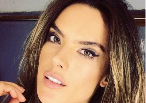 Alessandra Ambrósio se despede da Victoria's Secret e faz último desfile