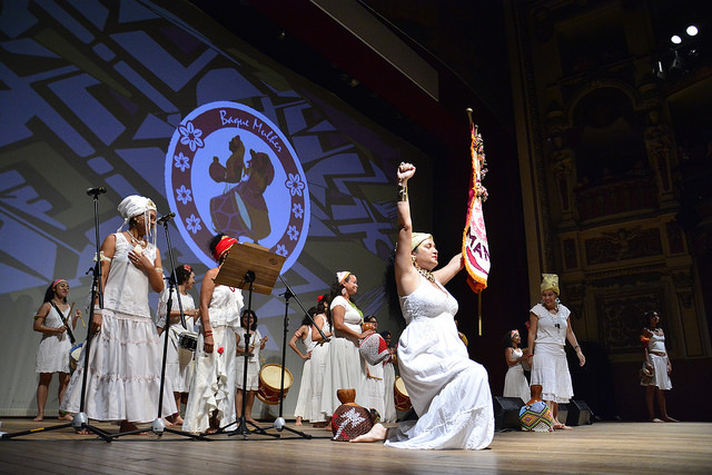 Abertura da Semana da Juventude reúne aproximadamente mil pessoas no Teatro Amazonas