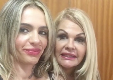 Monique Evans posta vídeo com beijo picante em namorada e é atacada na web