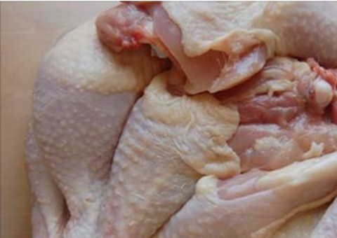 Especialistas afirmam: Na próxima vez que for assar ou cozinhar frango, não faça mais isso