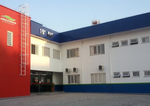 Grávida e criança de 7 anos são feitas reféns durante assalto a casa em Manaus