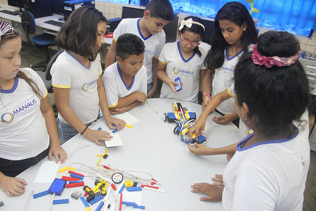 Estudantes participam do 2º concurso de linguagem de programação e robótica nesta sexta