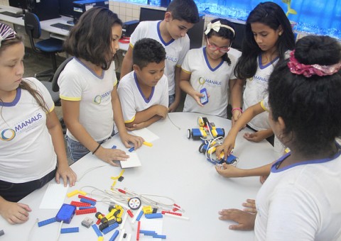 Estudantes participam do 2º concurso de linguagem de programação e robótica nesta sexta
