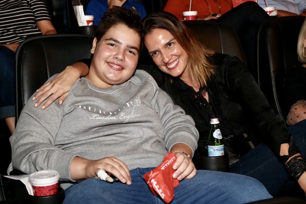 Em rara aparição, filho de Faustão mostra que está a cara do pai