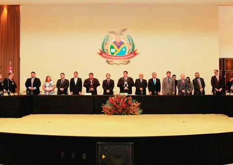  TCE homenageia personalidades com Colar do Mérito de Contas