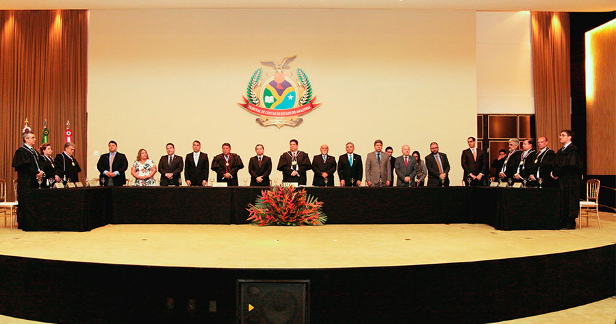  TCE homenageia personalidades com Colar do Mérito de Contas