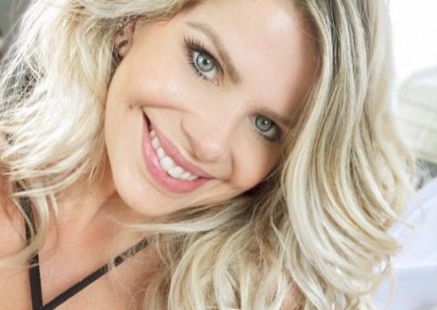 Nova família? Karina Bacchi posa com Amaury Nunes e filho 