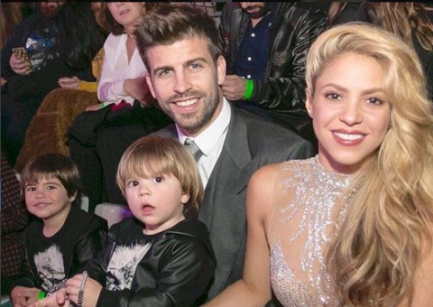 Após adiar turnê, Shakira e marido são flagrados brigando em público e na frente dos filhos