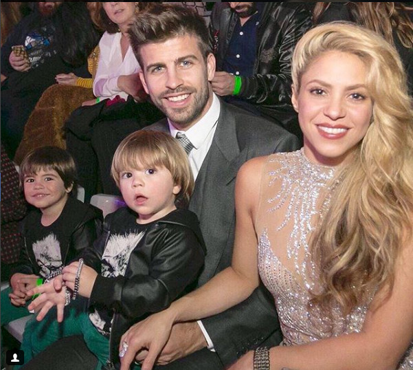 Após adiar turnê, Shakira e marido são flagrados brigando em público e na frente dos filhos