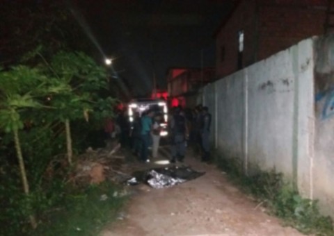 Jovem é assassinado com 5 tiros e corpo é encontrado em 'Rip Rap' de Manaus