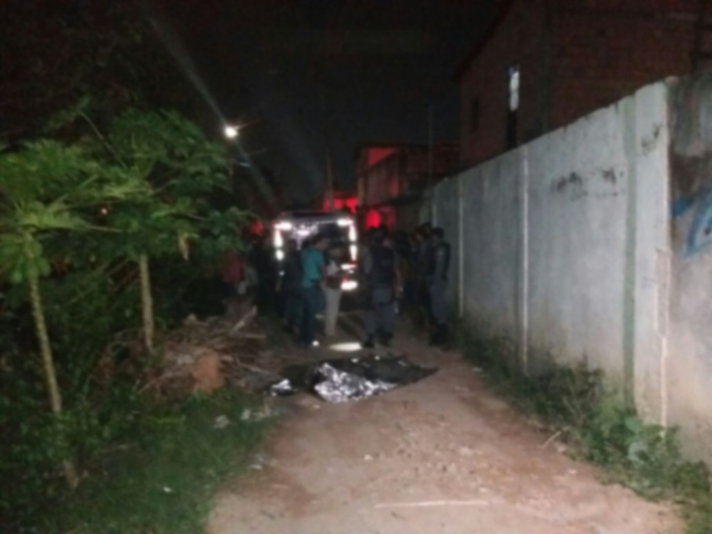 Jovem é assassinado com 5 tiros e corpo é encontrado em 'Rip Rap' de Manaus