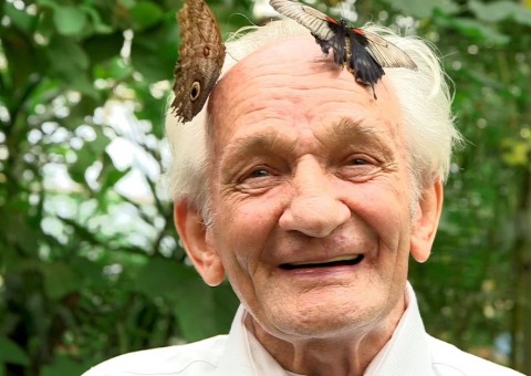 Após sofrer violência quando criança, idoso realiza lista de desejos para recuperar infância perdida