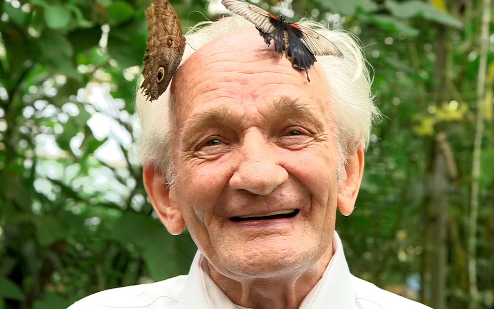 Após sofrer violência quando criança, idoso realiza lista de desejos para recuperar infância perdida