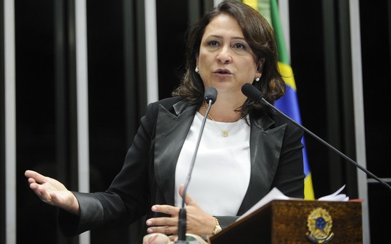 PMDB expulsa Kátia Abreu, e Requião pode ser o próximo