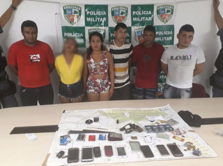 Grupo é preso em flagrante dentro de táxi por fazer arrastões em Manaus