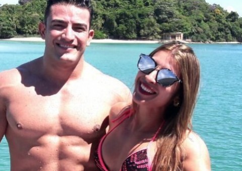  Ex-BBB Priscila Pires revela que noivo pediu 'peitões de silicone' de presente de aniversário