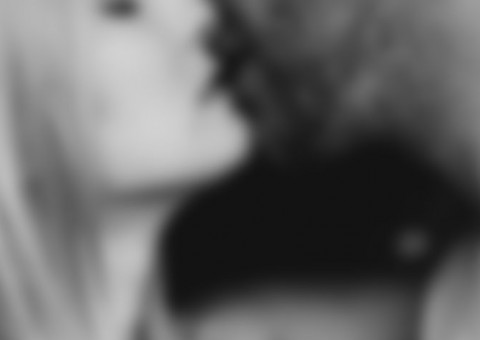  Mulher mata namorado com beijo ‘carregado’ de droga