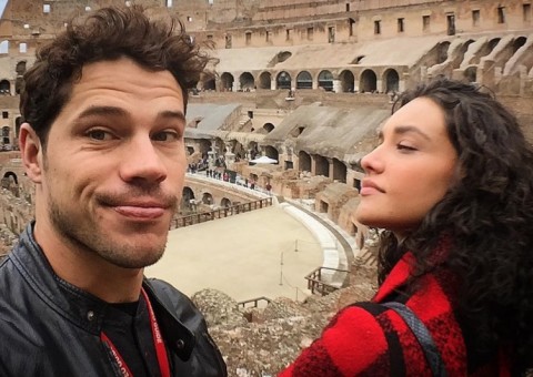 Em Veneza, Debora Nascimento mostra barrigão durante viagem romântica com José Loreto