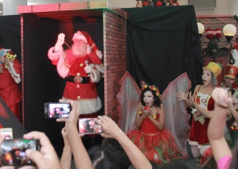 Papai Noel recebe visitantes no Sumaúma Park Shopping durante o fim de semana